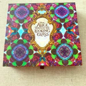 Urban Decay Alice in Wonderland Pallet